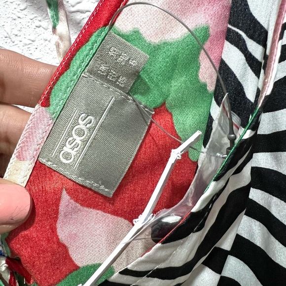 ASOS DESIGN Curve wrap maxi Floral and Zebra Long Sleeve dress in mixed print 6 - Picture 3 of 13